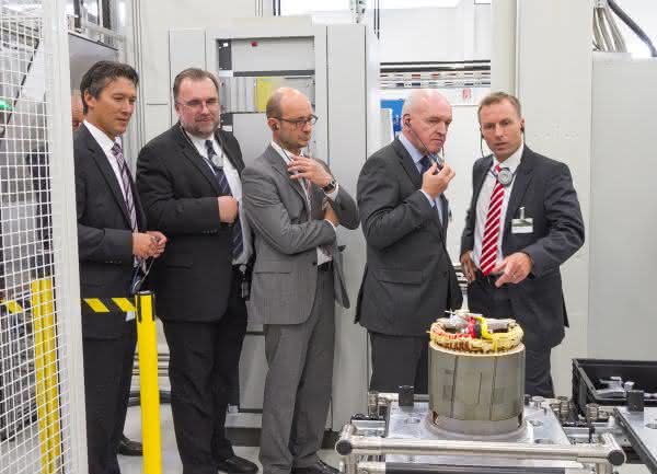 Siemens-Werk in Bad Neustadt Synchronmaschine für elektrischen Hinterachsantrieb als erstes Produkt: Siemens eröffnet neue E-Motorenproduktion