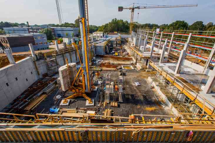 Doppel-Richtfest bei DESY: Zwei neue Experimentierhallen für Forschungslichtquelle PETRA III