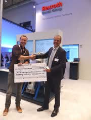 Trinkwasser statt Werbegeschenke auf der SMM: Bosch Rexroth spendet an Viva con Agua