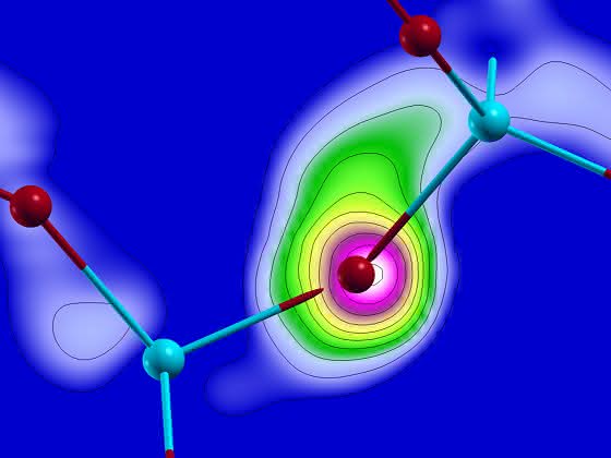 Materialeigenschaften blitzschnell  ändern: Laserpuls macht Glas zum Metall