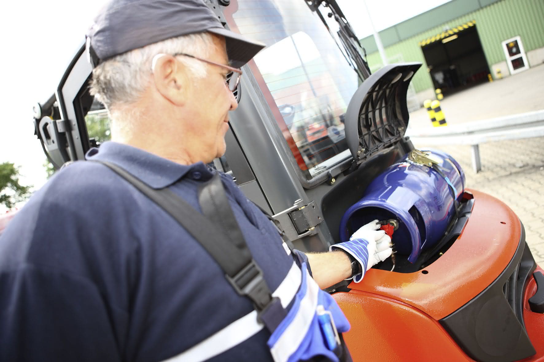 Treibgasbehälter in Sekunden wechseln:: Click-on verleiht der Flasche Tempo Treibgasbehälter in Sekunden wechseln:: Click-on verleiht der Flasche Tempo
