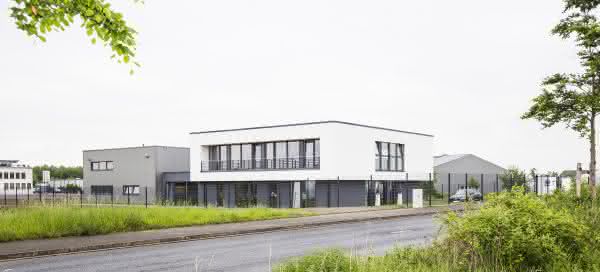 Konturnahe Kühlung zunehmend gefragt: Contura MTC bezieht neues Firmengebäude Konturnahe Kühlung zunehmend gefragt: Contura MTC bezieht neues Firmengebäude