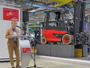 Linde MH feiert Stapler Nr. 750.000:: Der Jubilar geht an BMW