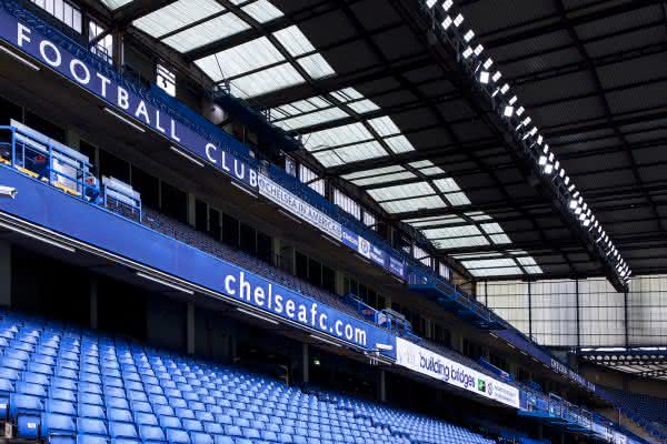 Neue Stadionbeleuchtung an der Londoner Stamford Bridge: FC Chelsea rüstet auf LED-Flutlicht um Neue Stadionbeleuchtung an der Londoner Stamford Bridge: FC Chelsea rüstet auf LED-Flutlicht um