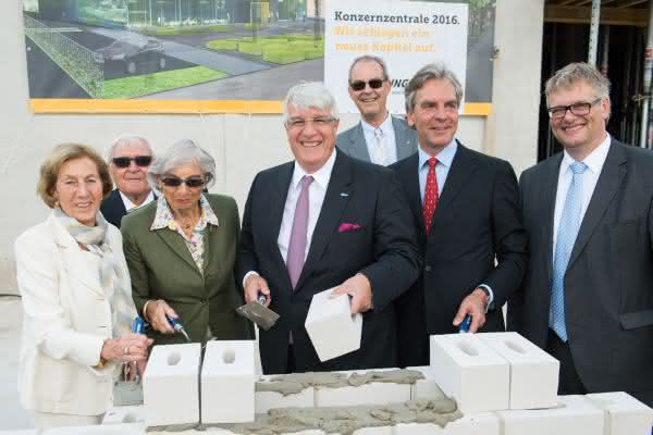 Einzug im Frühjahr 2016: Grundsteinlegung für Jungheinrich-Zentrale Einzug im Frühjahr 2016: Grundsteinlegung für Jungheinrich-Zentrale
