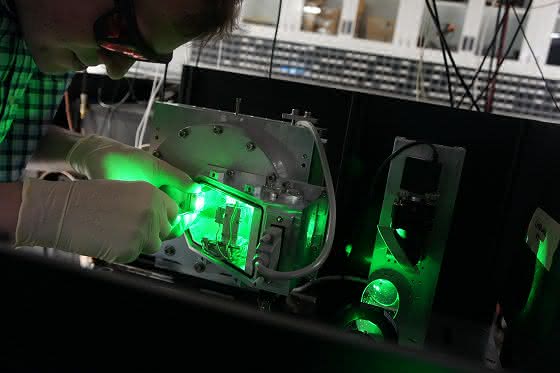 Ein Schritt in Richtung Quantencomputer: Charakterisierung und Kontrolle von Quanteneffekten in Diamanten