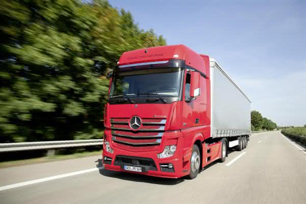 Motor Transport Awards in London: Mercedes-Benz Actros ist "Fleet Truck of the Year 2014"