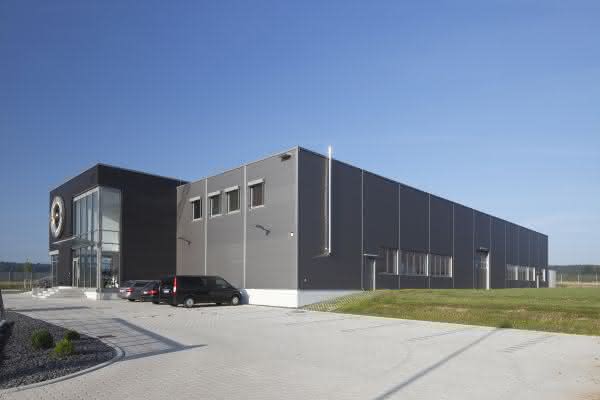Schlüsselfertiger Industriebau: Neuer Firmensitz für Perrot