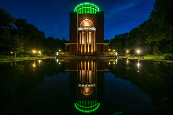Grüner Park, blauer Hafen - die Hansestadt leuchtet: Philips realisiert Lichtinstallationen Grüner Park, blauer Hafen - die Hansestadt leuchtet: Philips realisiert Lichtinstallationen