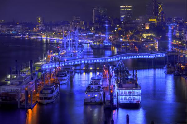 Grüner Park, blauer Hafen - die Hansestadt leuchtet: Philips realisiert Lichtinstallationen
