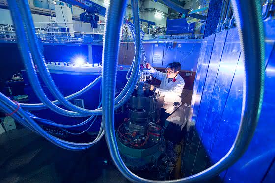 Hochtemperatur-Supraleiter-Forschung: Neutronenstreu-Experiment klärt wichtige Streitfrage