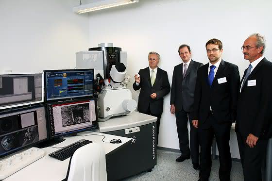 NSC feierte 10-jähriges Bestehen: Einweihung eines neuen Großgeräts zur Nanostrukturierung