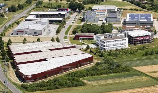 Bürstenhersteller investiert in schnellere Anlagen: Mink erweitert Produktionsflächen Bürstenhersteller investiert in schnellere Anlagen: Mink erweitert Produktionsflächen