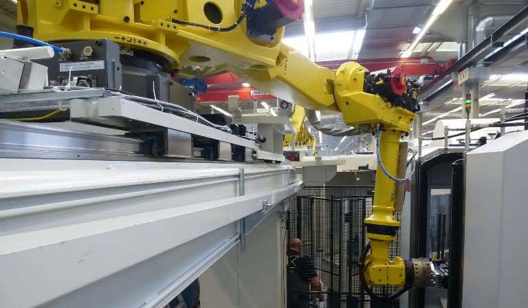 Portalroboter für mehr Platz in der Produktionslinie:: Nach oben ist noch Luft Portalroboter für mehr Platz in der Produktionslinie:: Nach oben ist noch Luft