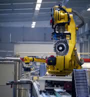 Portalroboter für mehr Platz in der Produktionslinie:: Nach oben ist noch Luft