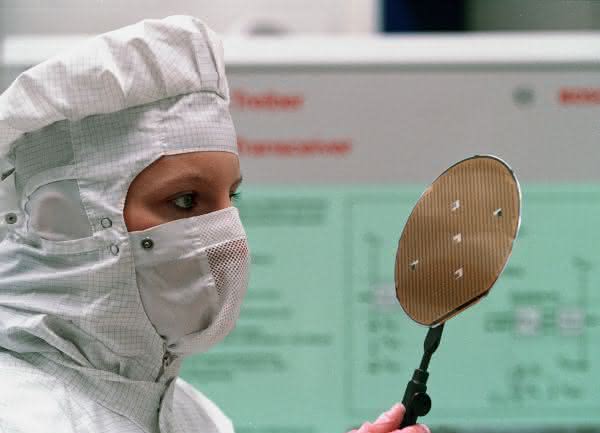 Bewerbungsstart für Ausbildungsjahr 2015: Bosch sucht mehr als 1.300 Auszubildende Bewerbungsstart für Ausbildungsjahr 2015: Bosch sucht mehr als 1.300 Auszubildende