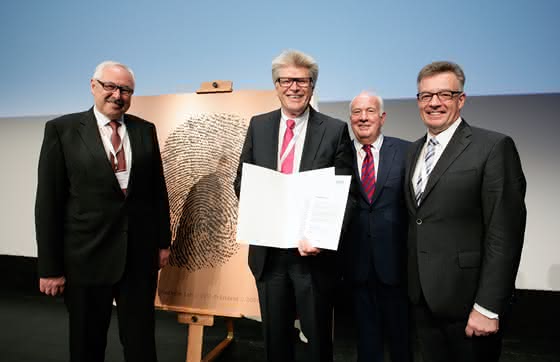 Friedhelm Loh wird ZVEI-Ehrenpräsident: Michael Ziesemer führt Elektrotechniker Friedhelm Loh wird ZVEI-Ehrenpräsident: Michael Ziesemer führt Elektrotechniker