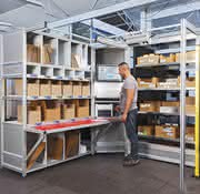 Regale werden zum Picker gebracht: Regal bitte zum Mann