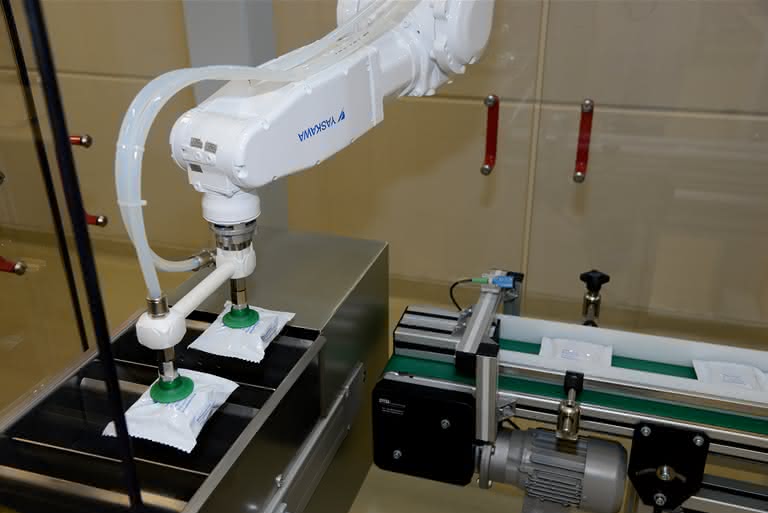 Sekundärverpackungslinie mit Roboter: Die Performance im Auge