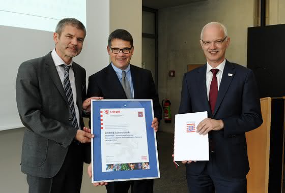 Hessischer Wissenschaftsminister überreicht Förderbescheide: Im Zentrum steht das LOEWE-Projekt zur Schonung seltener Erden