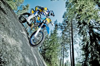 QST-Einbauschrauber für die Motorradgabel-Fertigung: Montage am Nullfehlerportal QST-Einbauschrauber für die Motorradgabel-Fertigung: Montage am Nullfehlerportal