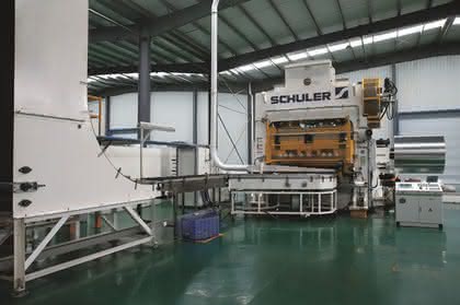 Napfpresse: Mit dynamischem Massenausgleichssystem