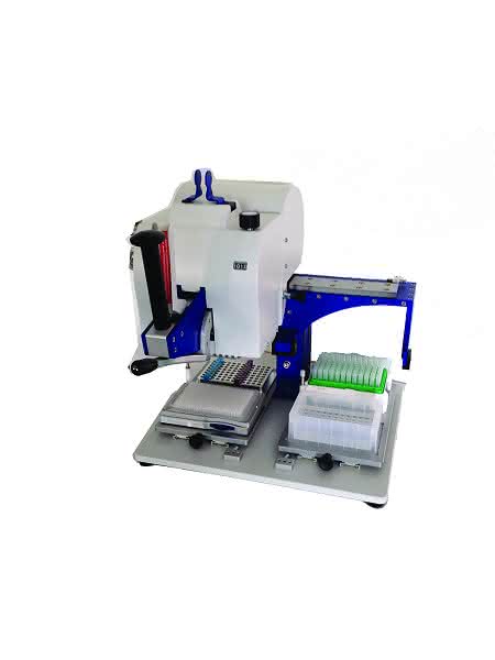 Compound Management: Probentransfer mit manuellem 96-Kanal-Pipettiersystem