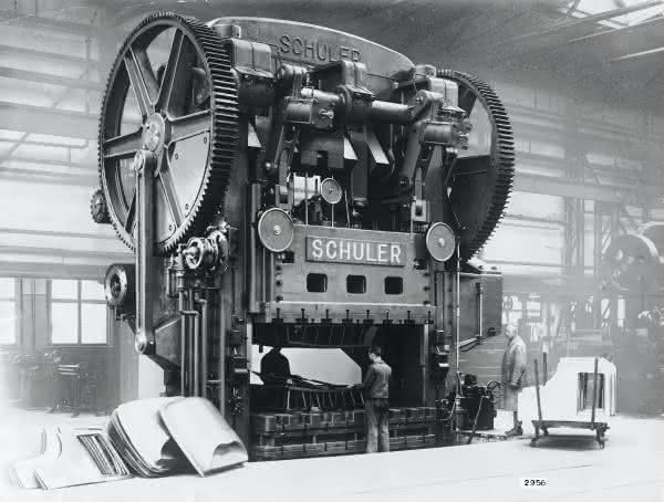 Von der Schlosserei-Werkstatt zum global agierenden Konzern: Schuler feiert 175. Jubiläum Von der Schlosserei-Werkstatt zum global agierenden Konzern: Schuler feiert 175. Jubiläum