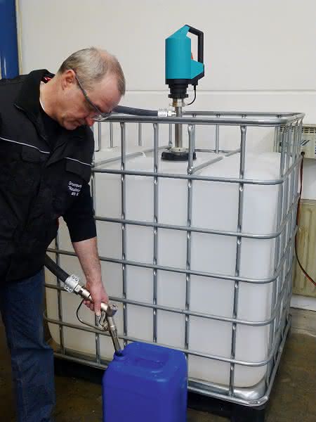 Chemikalienresistente Pumpen: Hand-, Druckluft- oder elektrischer Betrieb möglich Chemikalienresistente Pumpen: Hand-, Druckluft- oder elektrischer Betrieb möglich
