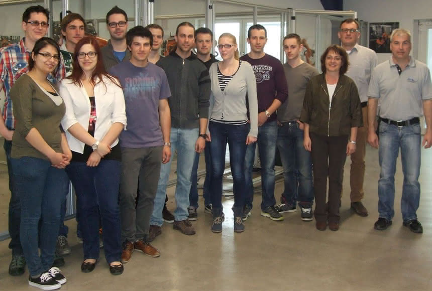 Roboterpraktikum bei SHL:: Hochschulstudenten üben Robotik Roboterpraktikum bei SHL:: Hochschulstudenten üben Robotik