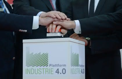 Wirtschaft + Unternehmen: Die Fabrik der Zukunft heißt »Digital Factory« Wirtschaft + Unternehmen: Die Fabrik der Zukunft heißt »Digital Factory«