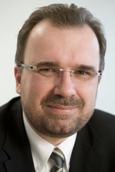 Cyber-Attacken abwehren: Siemens und McAfee kooperieren bei Security Lösungen Cyber-Attacken abwehren: Siemens und McAfee kooperieren bei Security Lösungen