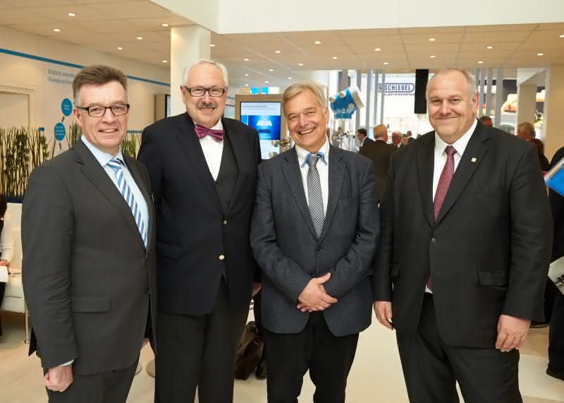 HMI-Rundgang: Karl Falkenberg besucht Endress + Hauser
