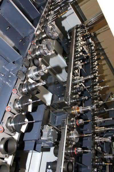 Automatisierte Fräsbearbeitung: Bearbeitungszentren mit flexiblem Fertigungssystem Automatisierte Fräsbearbeitung: Bearbeitungszentren mit flexiblem Fertigungssystem