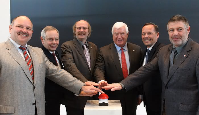 Neues Personalkonzept: Evonik hebt "GenerationenPakt" aus der Taufe