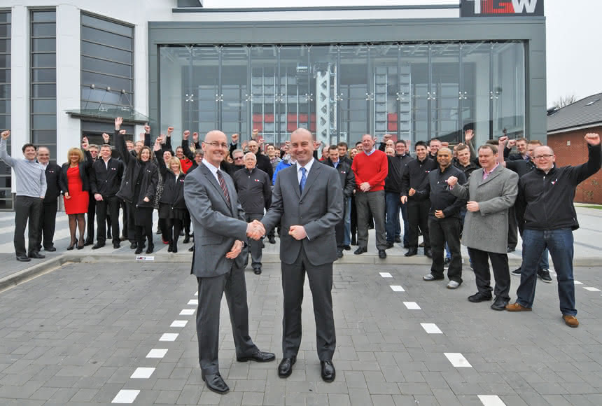 TGW mit Briten-Headquarter: Ein Mustang in der Eingangshalle