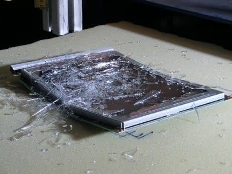 Glassplitter verhindern: Neuer Materialverbund für Displays Glassplitter verhindern: Neuer Materialverbund für Displays