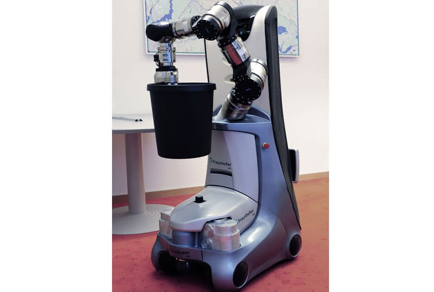 Mobiler Roboter übernimmt Gebäudereinigung: Hurra, Putzhilfe erhält Putzhilfe! Mobiler Roboter übernimmt Gebäudereinigung: Hurra, Putzhilfe erhält Putzhilfe!