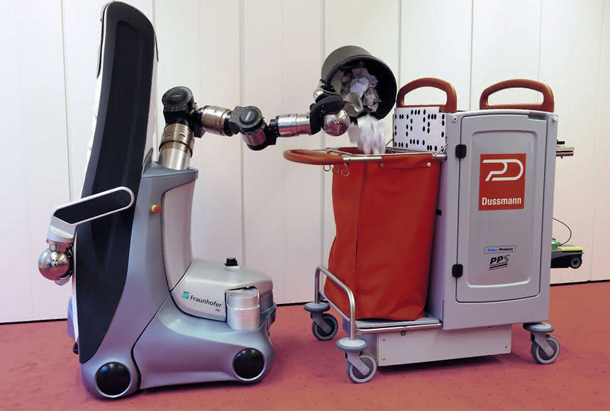 Mobiler Roboter übernimmt Gebäudereinigung: Hurra, Putzhilfe erhält Putzhilfe! Mobiler Roboter übernimmt Gebäudereinigung: Hurra, Putzhilfe erhält Putzhilfe!