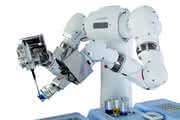 Europapremiere auf der analytica 2014: Menschenähnlicher Roboter für die Pharmaforschung