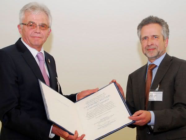 Auszeichnung: Professor Zellner erhält DECHEMA-Medaille