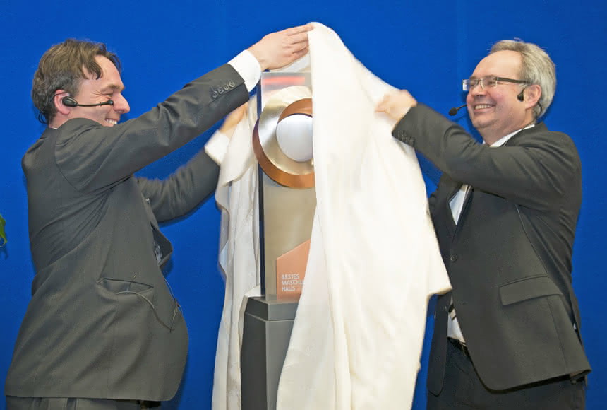 KIT vom VDMA ausgezeichnet:: "Überzeugendes Lehrkonzept" KIT vom VDMA ausgezeichnet:: "Überzeugendes Lehrkonzept"