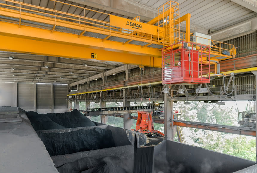 Demag-Kran im Zementwerk: Neun-Tonnen-Kran mit Scan-Control
