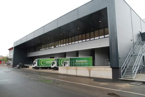 Logistisches Drehkreuz: Oerlikon Leybold Vacuum bezieht neues Logistikzentrum Logistisches Drehkreuz: Oerlikon Leybold Vacuum bezieht neues Logistikzentrum