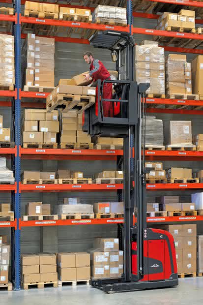 Schmalgangstapler: Ergonomisch im Schmalgang Schmalgangstapler: Ergonomisch im Schmalgang