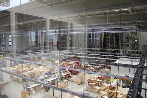 Schnelle Logistik mit modernster Technik: Oerlikon Leybold Vacuum bezieht neues Zentrum