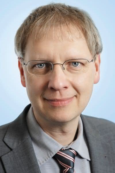 Prof. Borcherding erhält Forschungspreis: Lenze und Hochschule OWL kooperieren weiter Prof. Borcherding erhält Forschungspreis: Lenze und Hochschule OWL kooperieren weiter