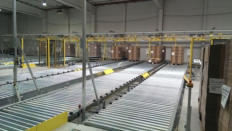 Inbetriebnahme des Hochregallagers: Flexible Lagerung von Verpackungen aus Wellpappe für Soenen Inbetriebnahme des Hochregallagers: Flexible Lagerung von Verpackungen aus Wellpappe für Soenen