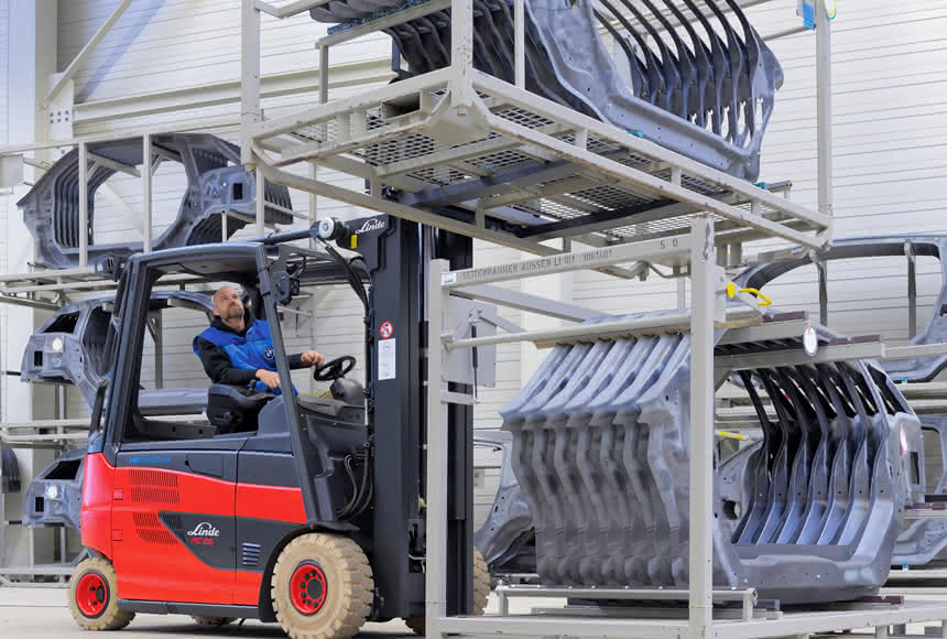 Linde MH mit Forschungsprojekt bei BMW: Brennstoffzellenstapler für E-Mobility-Produktion Linde MH mit Forschungsprojekt bei BMW: Brennstoffzellenstapler für E-Mobility-Produktion