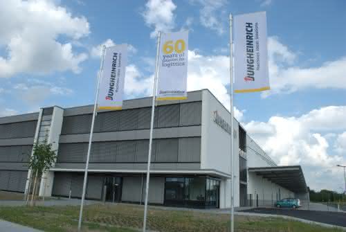 Neubau in Degernpoint: Jungheinrich eröffnet Werk für Lager- und Systemfahrzeuge Neubau in Degernpoint: Jungheinrich eröffnet Werk für Lager- und Systemfahrzeuge